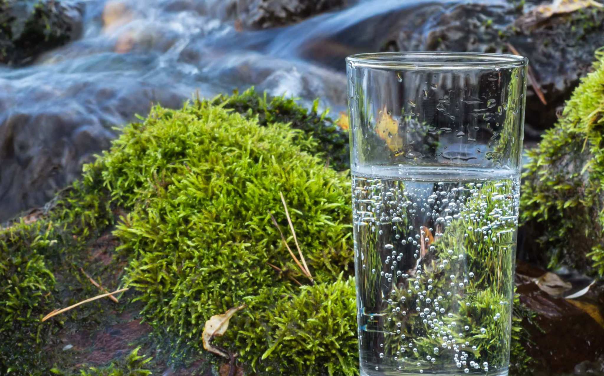 AQUA RÖMER QUELLE - Regionales Wasser