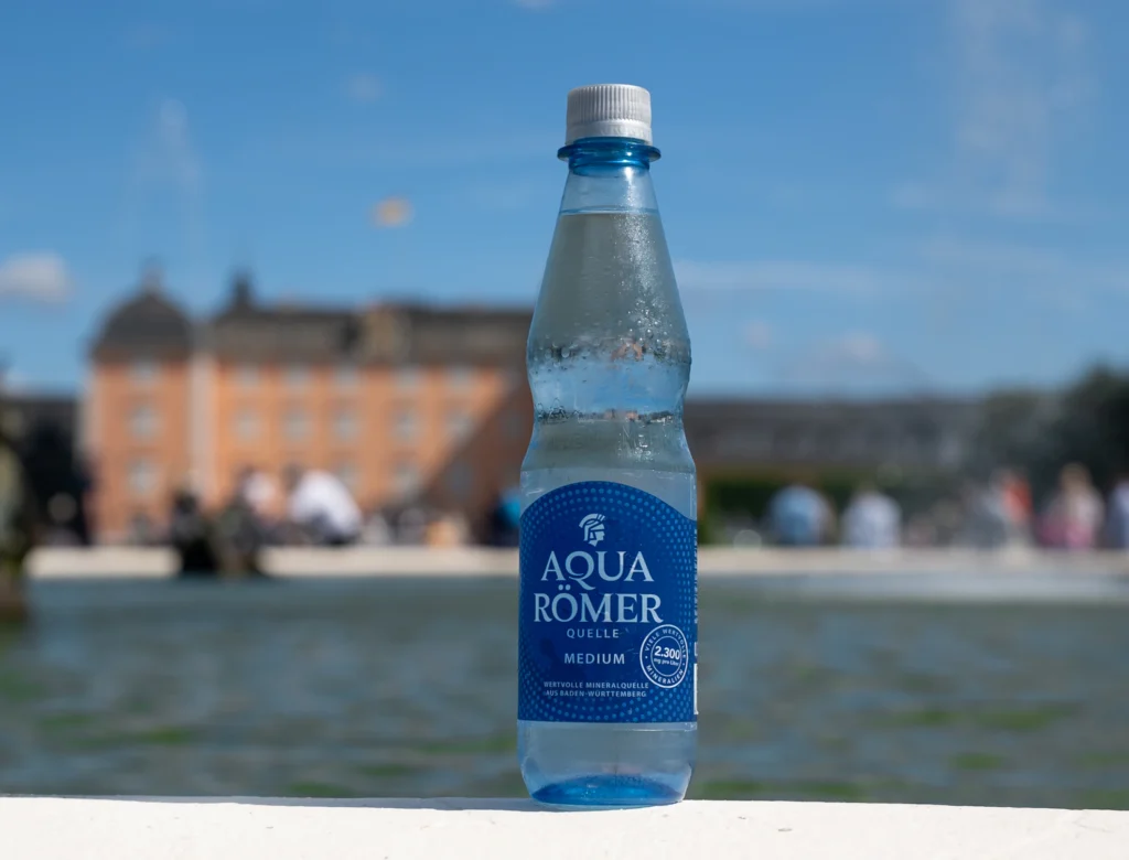 AQUA RÖMER QUELLE Mineralwasserflasche bei der ASC-Classic-Gala in Schwetzingen